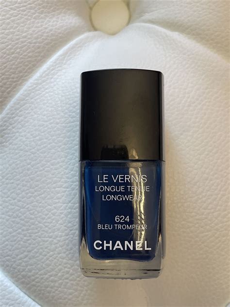 New Chanel Le Vernis Longwear 624 Bleu Trompeur Blue Nail